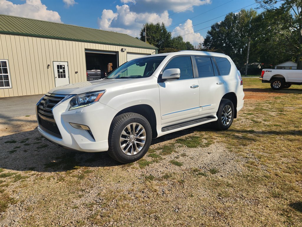 2017 Lexus GX Luxury's photo