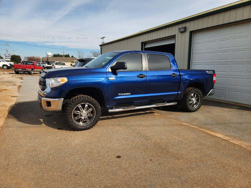 2015 Toyota Tundra SR5's photo