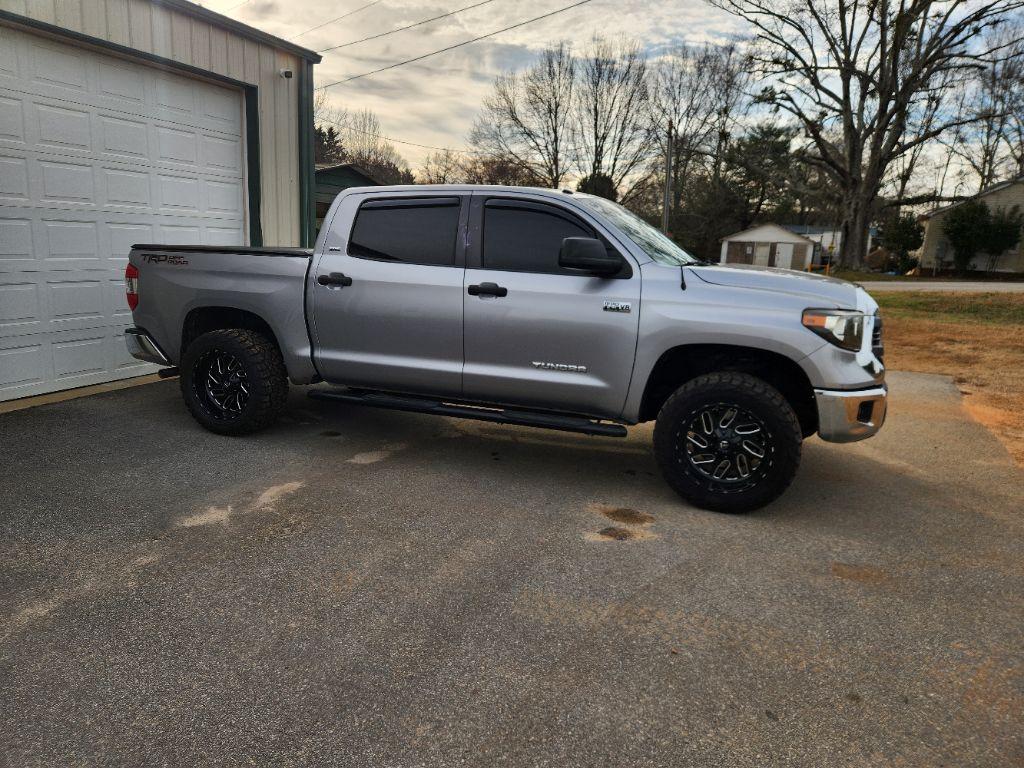 2014 Toyota Tundra SR5's photo