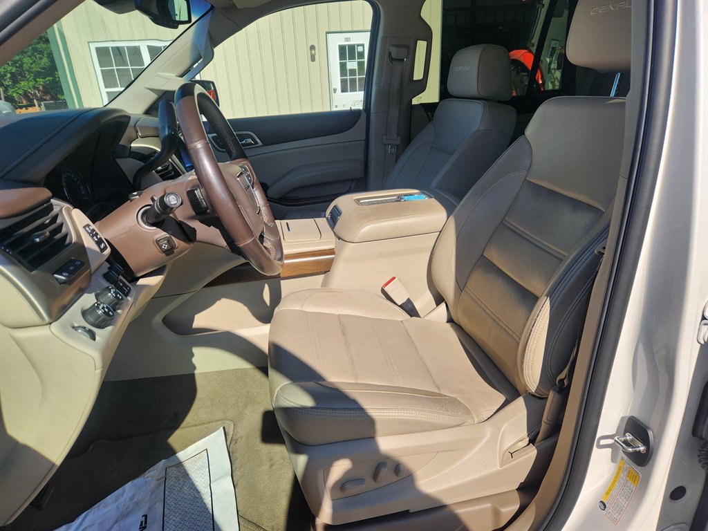 2019 GMC Yukon Denali - Photo 11