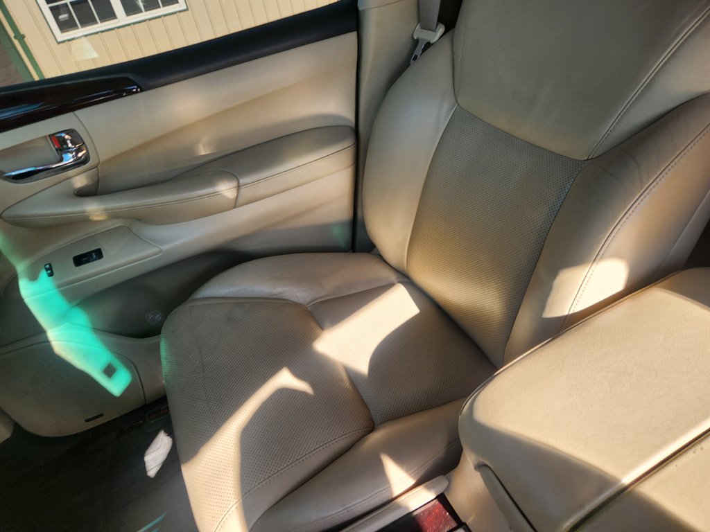 2011 Lexus LX 570 - Photo 14