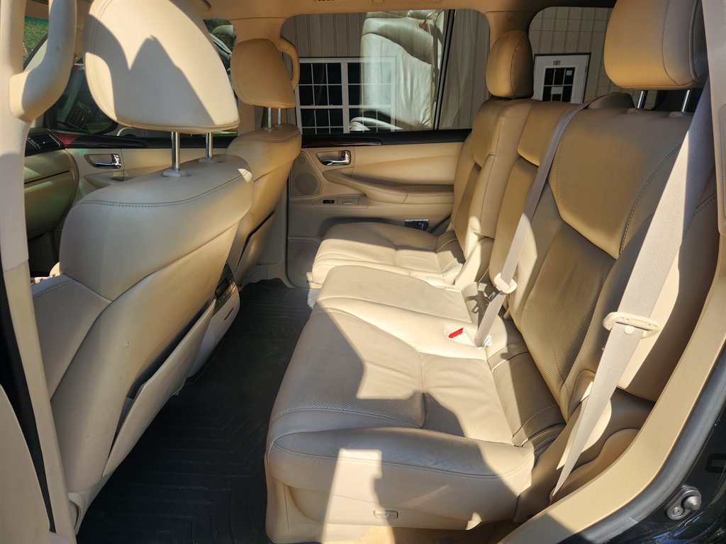 2011 Lexus LX 570 - Photo 16