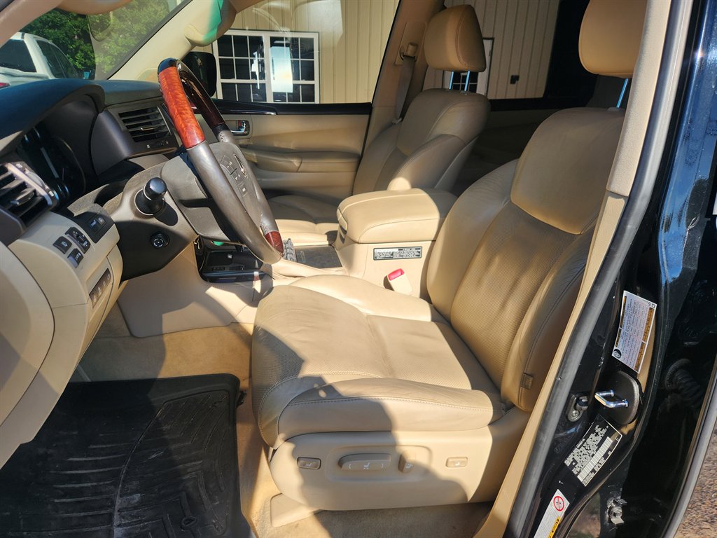 2011 Lexus LX 570 - Photo 11