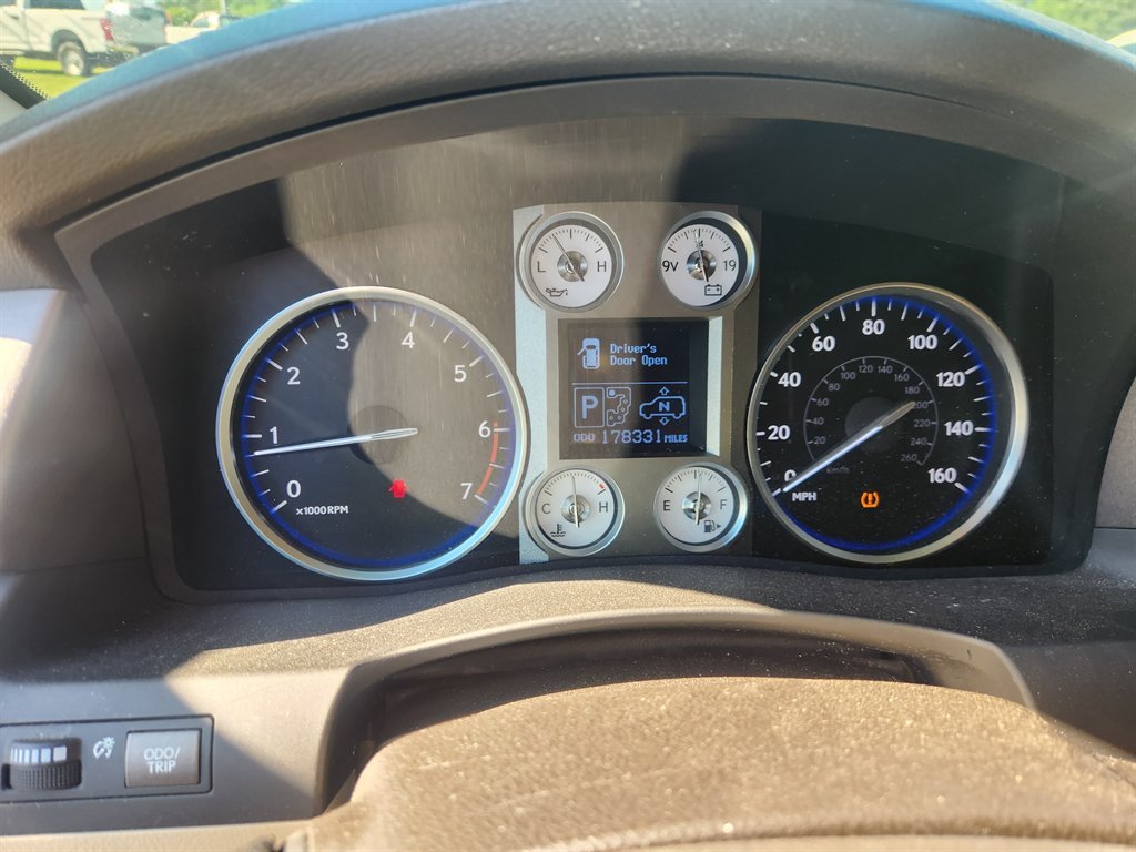 2011 Lexus LX 570 - Photo 12
